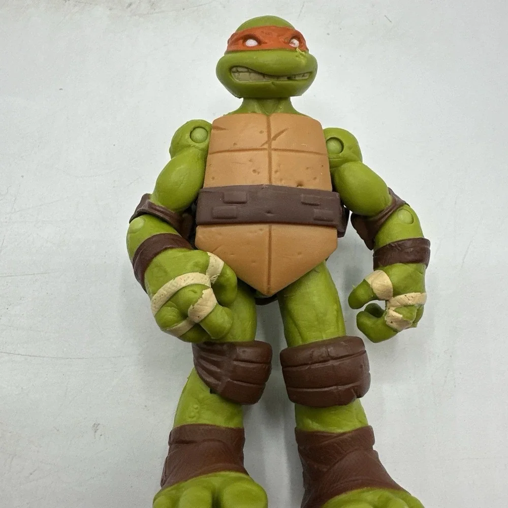 Teenage Mutant Ninja Turtle Lot Of Two 9 in and‎ 6 in Figures Toys